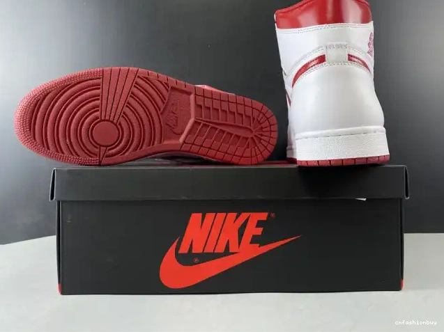 (2017) Red 1 Jordan 555088-103 Metallic Retro Air 0628